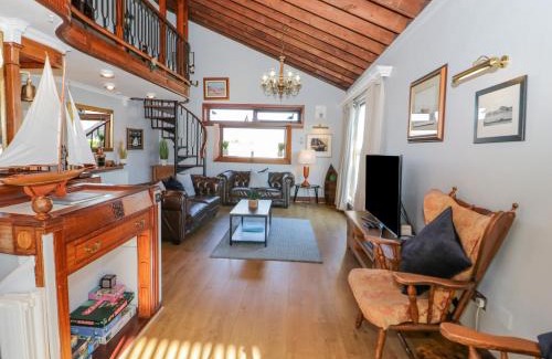 Deganwy House | Boathouse