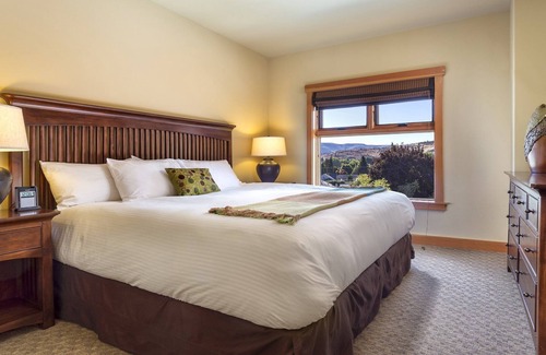 Chelan Resort | Boating, hiking, golfing, skiing and more!