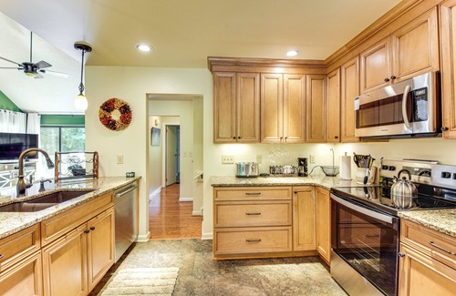 Salem Condo | Boating, Pickleball & More: Condo Near Lake Keowee