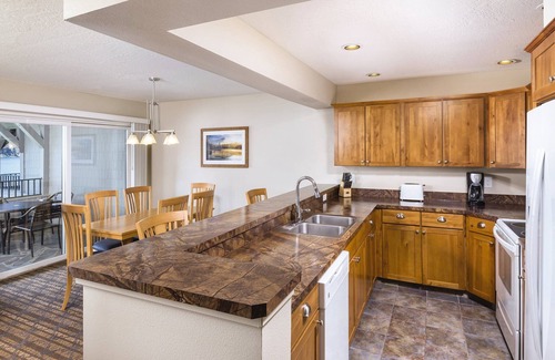 Coeur d'Alene Resort | Boating, skiing, and hiking galore!