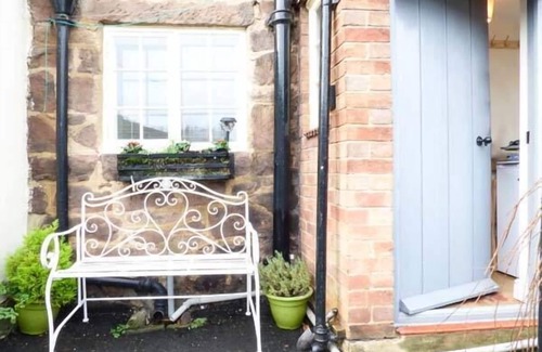 Cromford Cottage | BOBBIN COTTAGE, pet friendly, character holiday cottage in Cromford