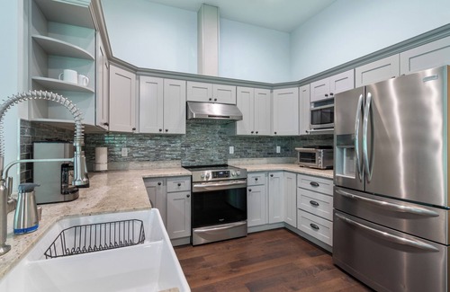 Mirrormont House | Bobcat Ranch- Dog Friendly Acreage in Issaquah's Mirrormont Neighborhood