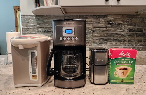 Mirrormont House | Bobcat Ranch- Dog Friendly Acreage in Issaquah's Mirrormont Neighborhood