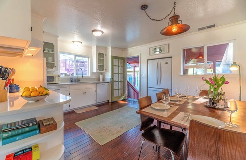 Salmon Creek House | BodegaBreeze~Chill Coastal Home+Studio -Bodega Bay,Walk to Beach/HotTub/WiFi
