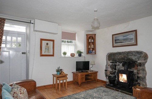 Llanystumdwy Cottage | BODFAN, pet friendly, character holiday cottage in Criccieth