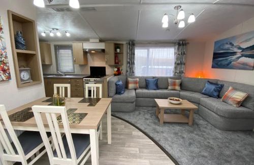 Morpeth Villa | Boggy Creek - lodge with hot tub