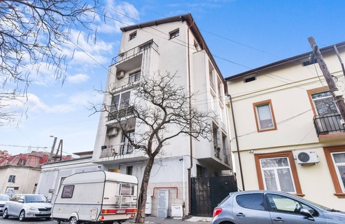Bucharest Apartment | Bohemian Apartment with balconies