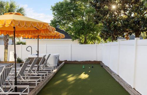 Crystal Beach House | Bohemian Beach Retreat Fully Stocked Villa Near Beach w Pool Outdoor Dining