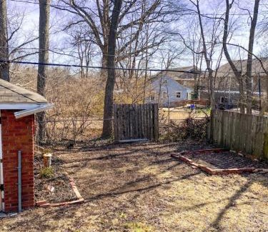 Columbia House | Bohemian Bungalow Pac-Man, walk downtown, pet friendly