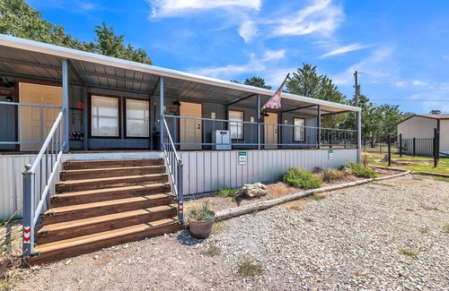 Kingston Apartment | Bohemian Rhapsody - 1 Bedroom Hotel Room by The Lodges at Fossil Creek