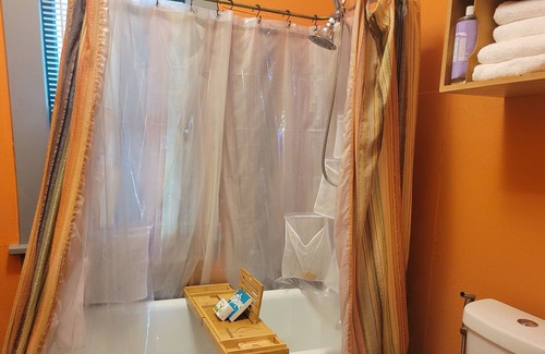 Tulsa House | Boho Bungalow. 5 min from BOK, COX Center and Gathering Place.
