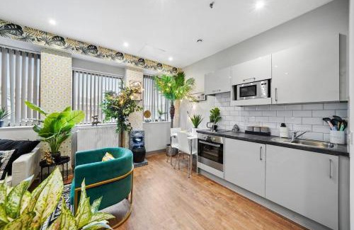 Maidstone Apartment | Boho Jungle - Luxury 1bed Apt- Long stay Discounts
