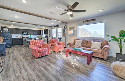 Mountain Home House | Boho Mountain Home Escape, Walk to Marina!