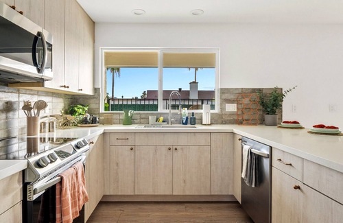 La Paz At Desert Springs House | Boho Paradise - Fridge Stocking + Sleeps 12 + POOL & HOT TUB + Family Friendly!