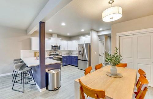 Sunset House | Boise Blue Retreat Townhome Northend