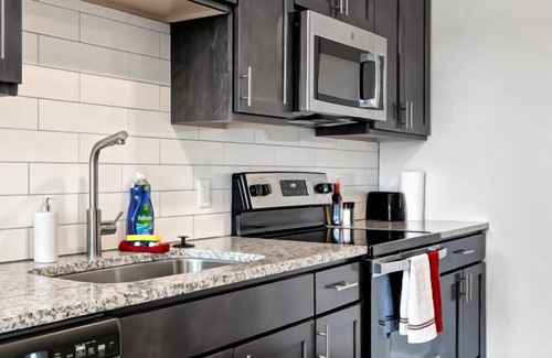 St. Peters Apartment | Bold 1316 I Studio I Free Parking I Pool I Gym
