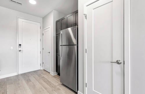 St. Peters Apartment | Bold 1316 I Studio I Free Parking I Pool I Gym