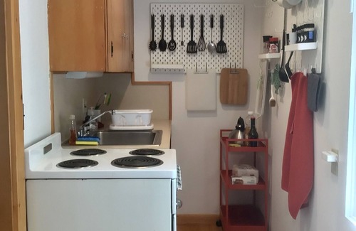 Chamberlain House | BOLD OCEANFRONT RETRO GUESTHOUSE IN MID-COAST MAINE!n3/1 WITH PRIVATE DECK.