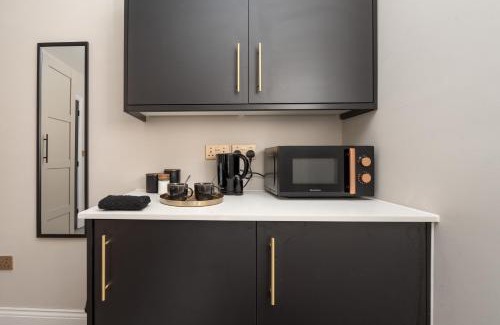 RopeWalks Apartment | Bold St Sofa Bed Kitchenette Steps To Sights
