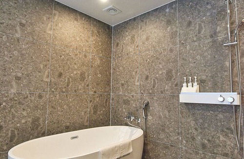 Yongho-dong Hotel | Bonathree Hotel