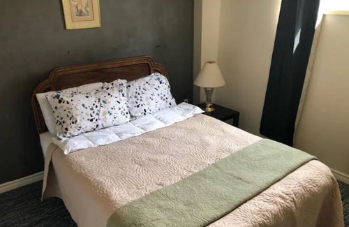 Whyte ave Apartment | Bonnie Doon Hideway-steps from Whyte Av& shopping