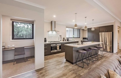 Wilyabrup House | Bonnie Lakeside Relaxation surrounded by Wineries