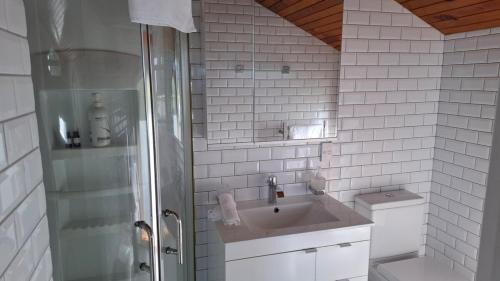 Paihia Villa | Bonnie view spa pool and sauna