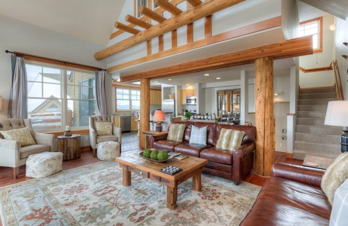 Saddle Ridge House | Book for Holiday Stays! Slopeside Townhome with Mountain Views! Private Hot Tub!