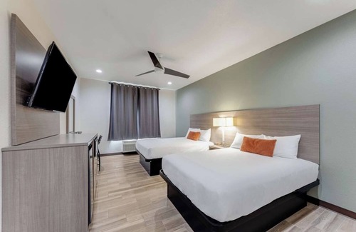 Eastside Promise Neighborhood Hotel | Book Your Stay: 3 Cozy Rooms w/Complimentary Breakfast & Parking in DT