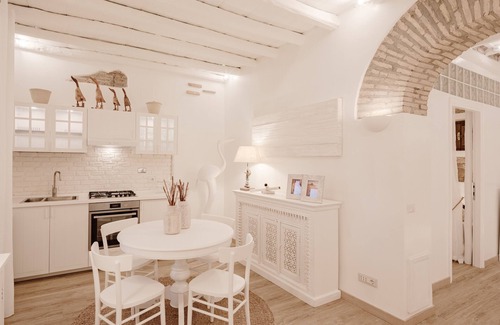 Rione XIV Borgo Apartment | Borgo Pio Vatican Luxury