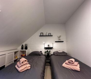 Houthalen Apartment | Bos-Chalet bij Wijers Wandelroutes, Rust & Gezinsplezier Fijnspar 108 Hengelhoef