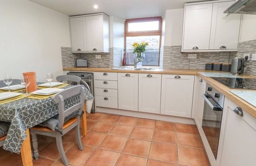 Cartworth Cottage | BOSHAW COTTAGE, pet friendly, with open fire in Hade Edge, Yorkshire