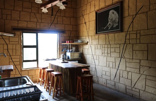 Moqhaka Cabin | Boskoppie Lion & Tiger Reserve
