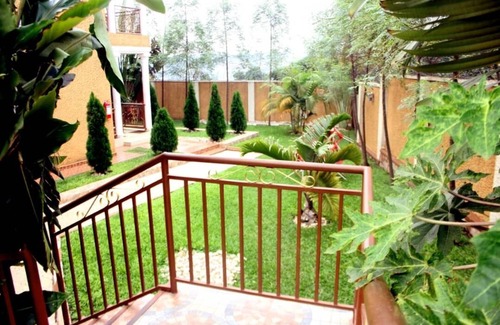 Kigali House | BOSTON VILLA HOTEL,SHUTTLE SERVICE, 2 MINUTES TO KIGALI CONVENTION AND ARENA