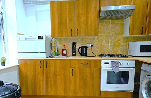 Liverpool Apartment | Botanic Apartment Central-Parking-sleep3
