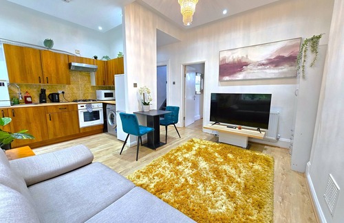 Liverpool Apartment | Botanic Apartment Central-Parking-sleep3