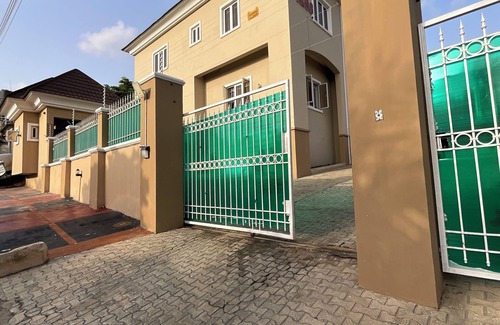 Gwarinpa Estate Apartment | Botis Hotel