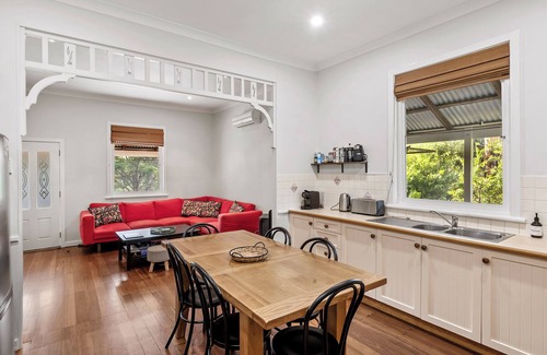 Yallingup Cottage | Bottlebrush Cottage & Studio