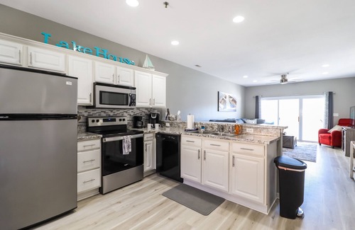 Camdenton Condo | Bottomless Retreat | Sleeping 6 Guests