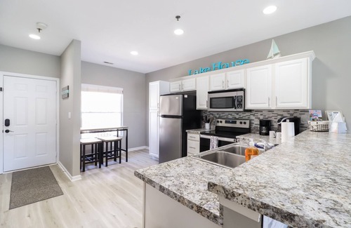 Camdenton Condo | Bottomless Retreat | Sleeping 6 Guests