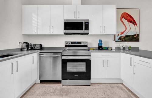 Palm Cay Apartment | Bougainvillea! Luxury apartment, marina & beach access!n10/10 Excellent!