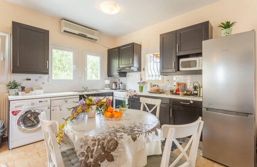 Gimari Villa | Bougainvillea - Three Bedroom Villa, Sleeps 8