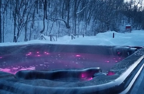 Lansing Cabin | Boulder Run w/ Hot Tub & Pool