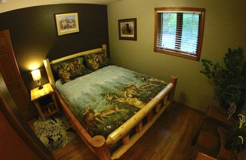 Lansing Cabin | Boulder Run w/ Hot Tub & Pool