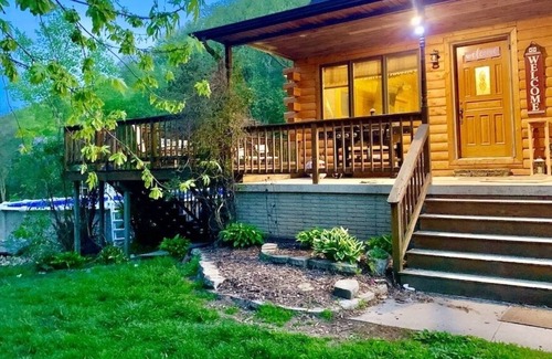Lansing Cabin | Boulder Run w/ Hot Tub & Pool