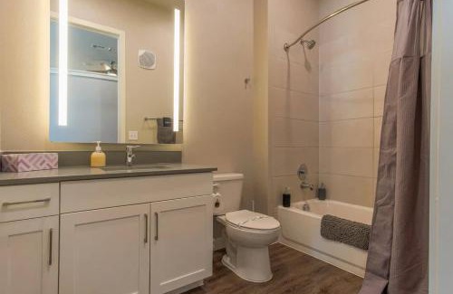 McKinney Apartment | Boulevard Stays Luxury 1BR King Suite Pool Gym Parking - B