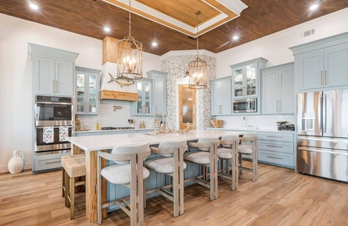 Grand Isle House | Bourbon Bay - Beachfront with Private Pool