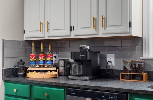 Lawrenceburg House | Bourbon Trail Cabin-Sleeps 10-Hot Tub, Firepit