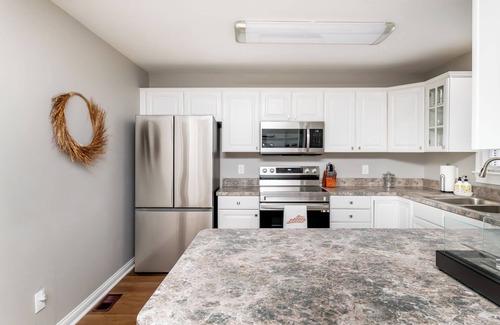 Versailles House | Bourbon Trail! Prime Location, Amenities & Sauna!