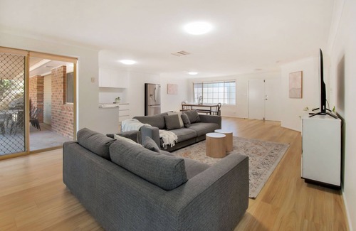 Bourkelands House | Bourkelands Family Nook - Pet Friendly